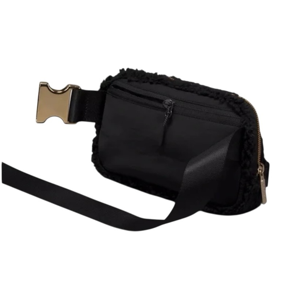 Lululemon Everywhere Fuzzy Sherpa Fleece Belt Bag Fanny Pack Black Gold Hardware - Picture 4 of 12